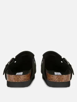 Clogs Mit Nietenschnalle