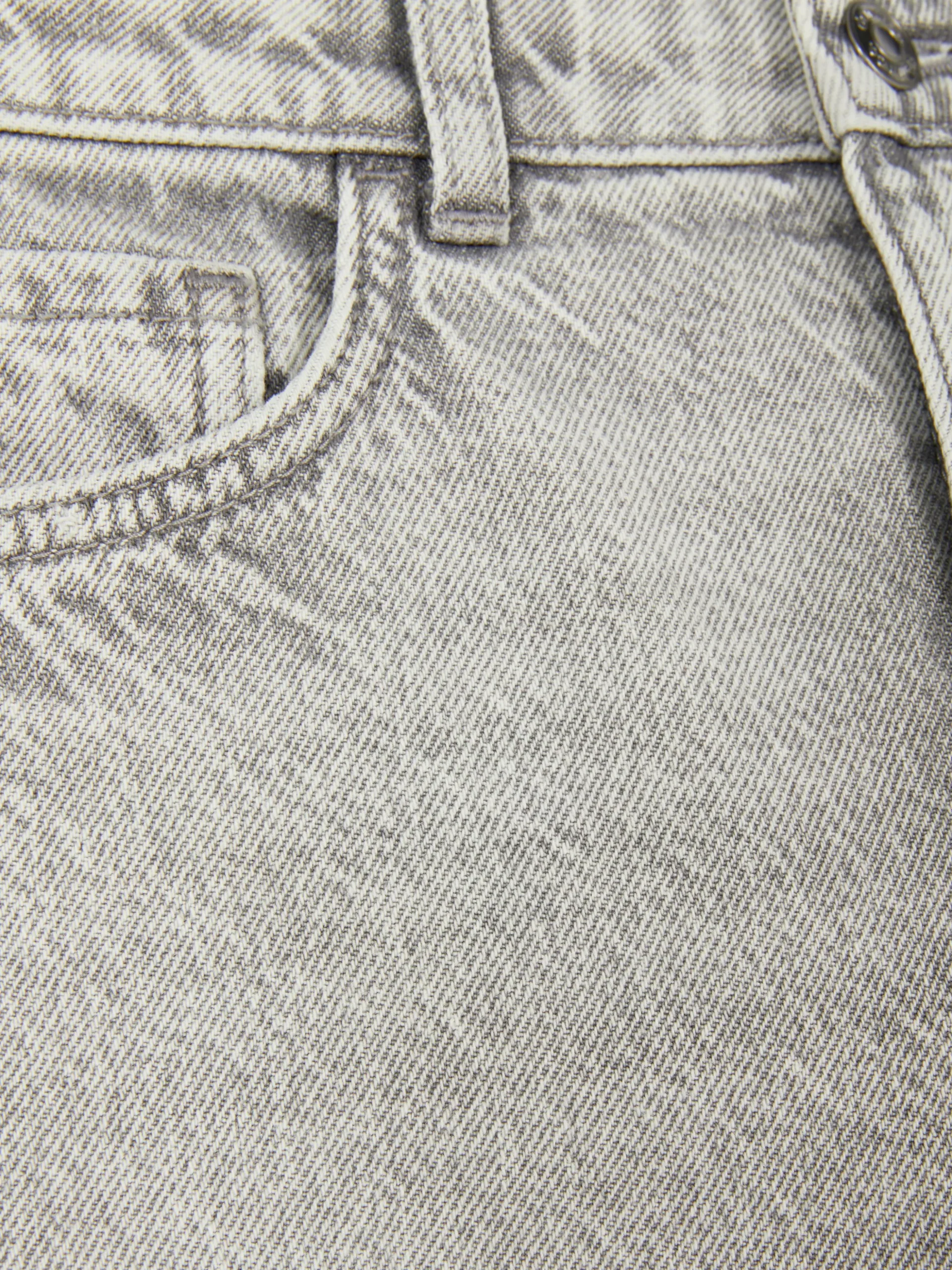 Denim-Jeans Mit Weitem Bein Und Schlitz