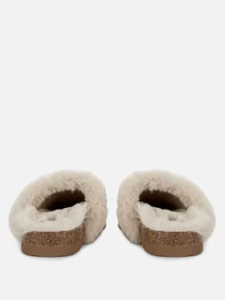 Flauschige Hausschuhe