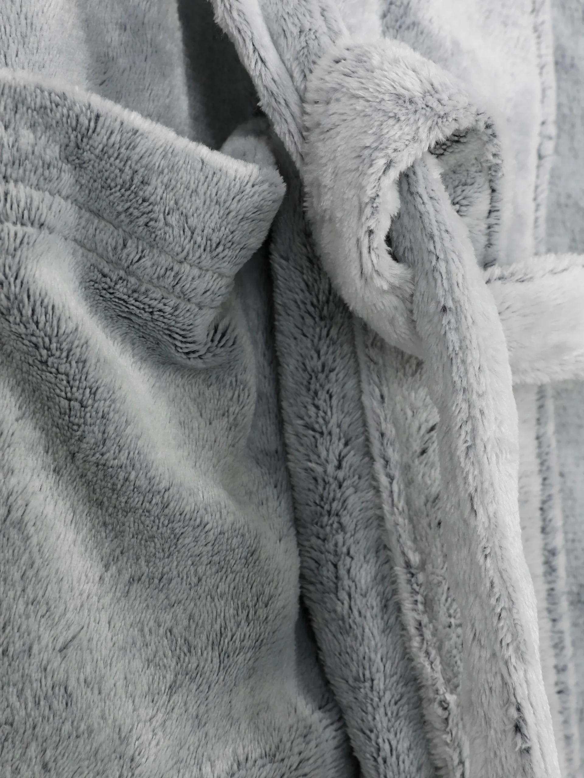 Flauschiger, Mittellanger Bademantel