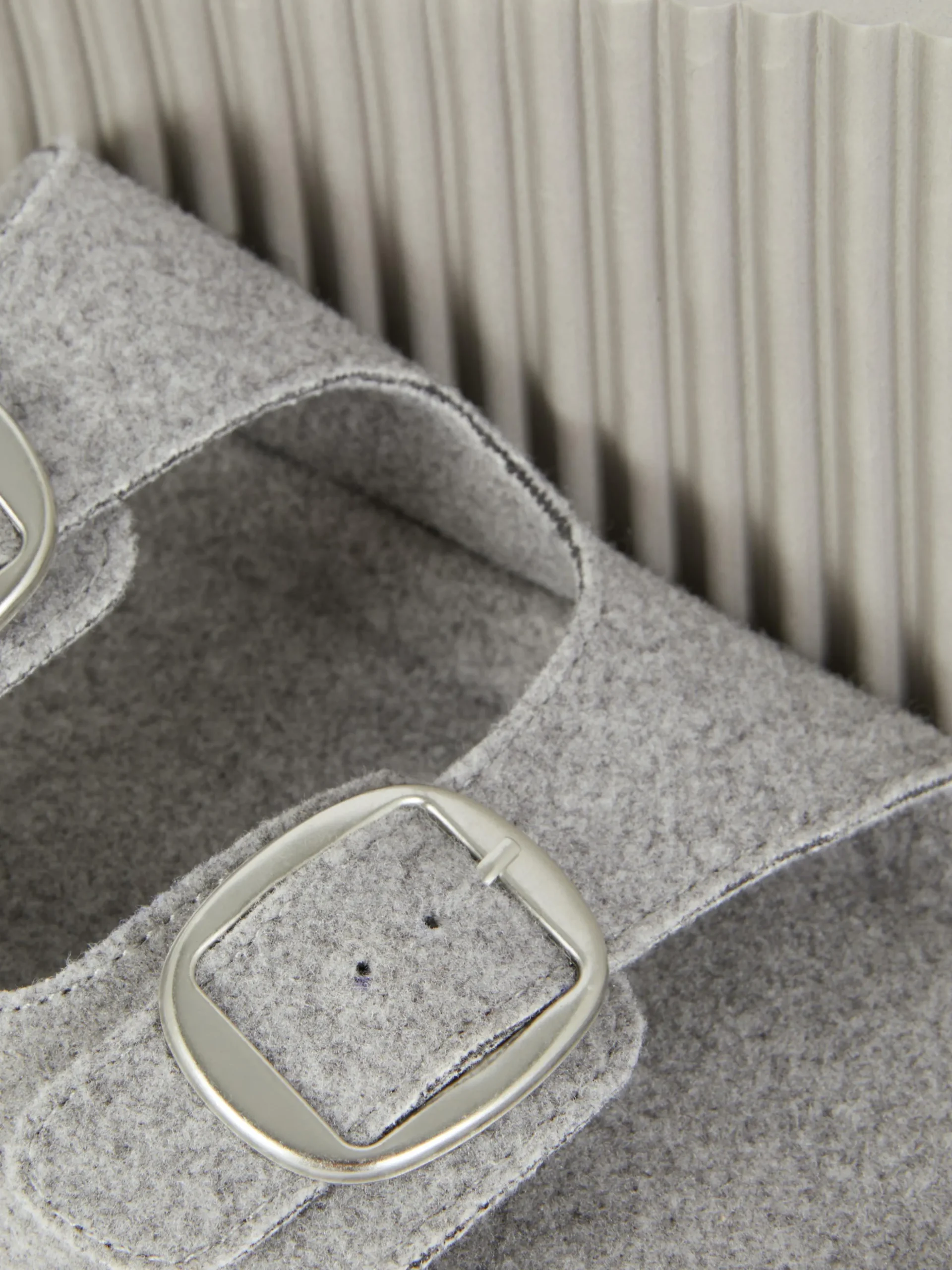 Fußbett-Hausschuhe Aus Filz Mit Zwei Riemen