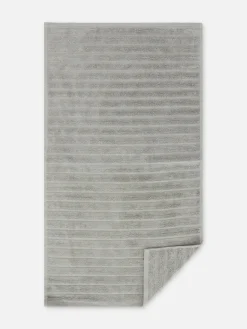 Geripptes Handtuch