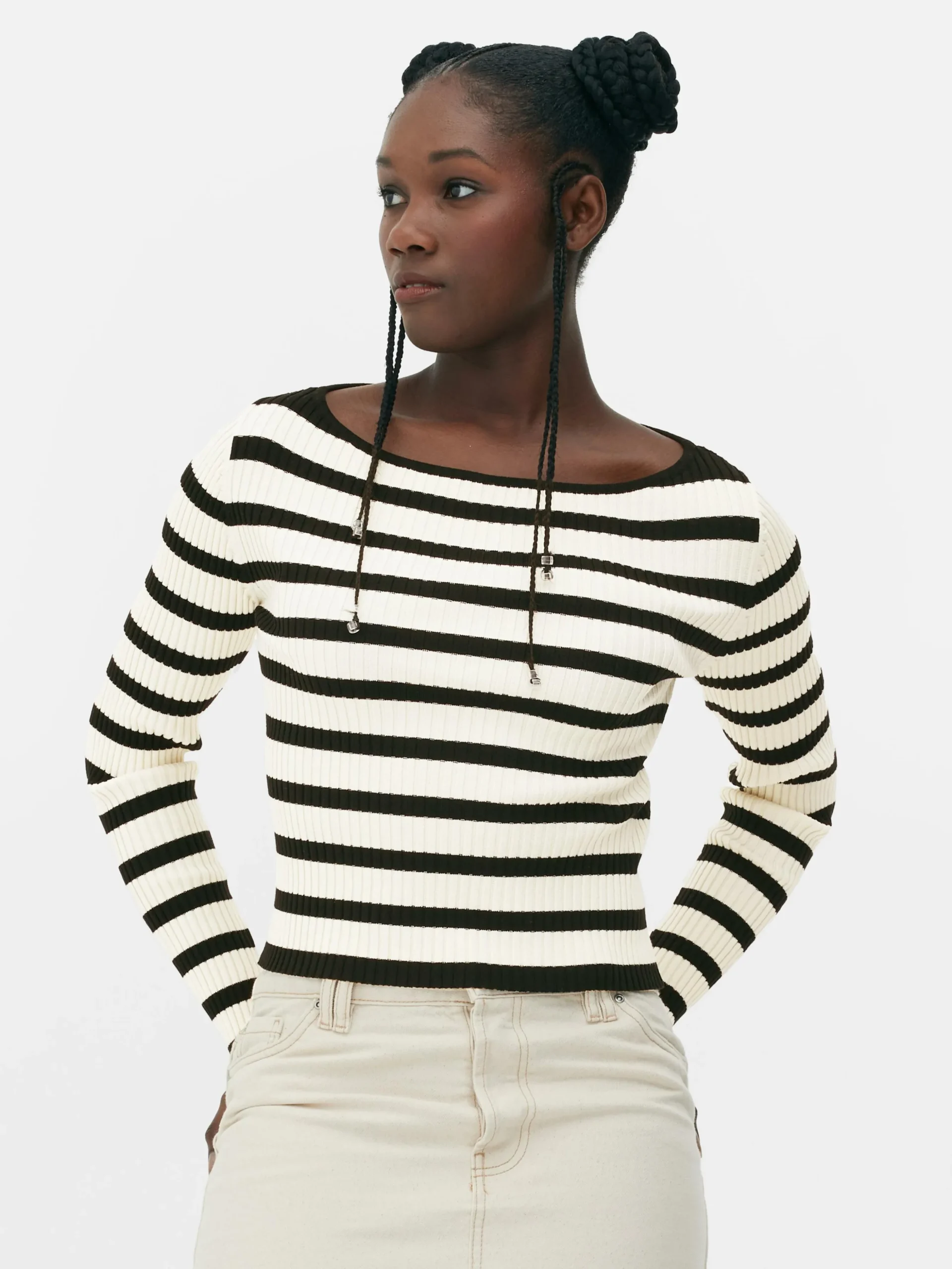 Geripptes Top Mit U-Boot-Ausschnitt