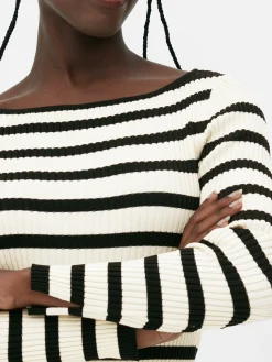 Geripptes Top Mit U-Boot-Ausschnitt