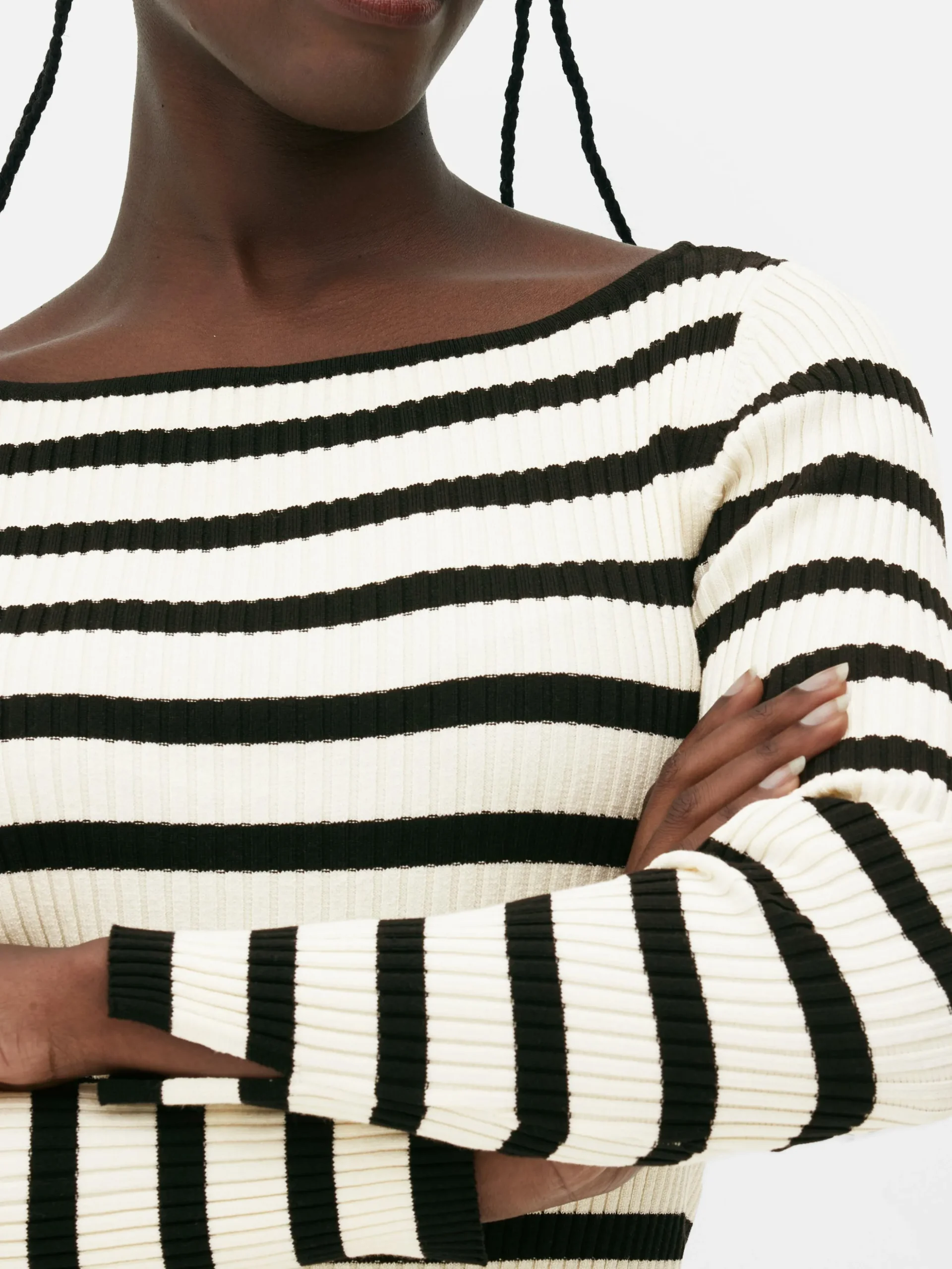 Geripptes Top Mit U-Boot-Ausschnitt