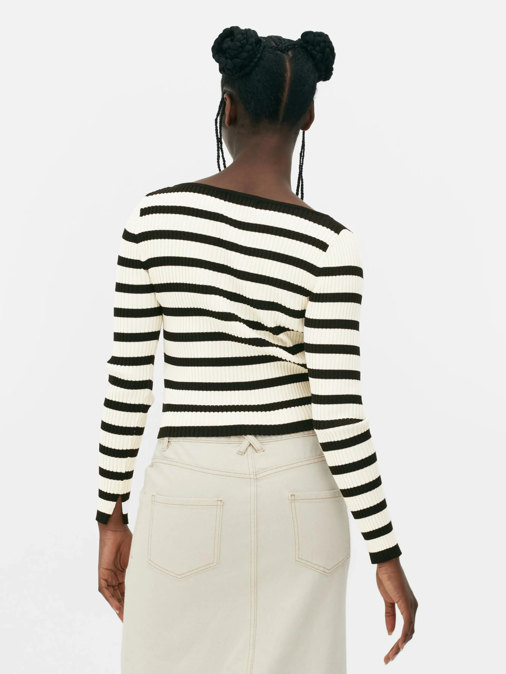 Geripptes Top Mit U-Boot-Ausschnitt