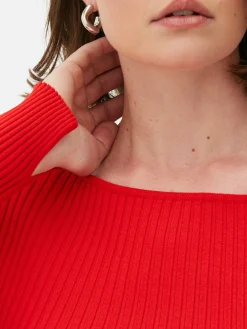 Geripptes Top Mit U-Boot-Ausschnitt