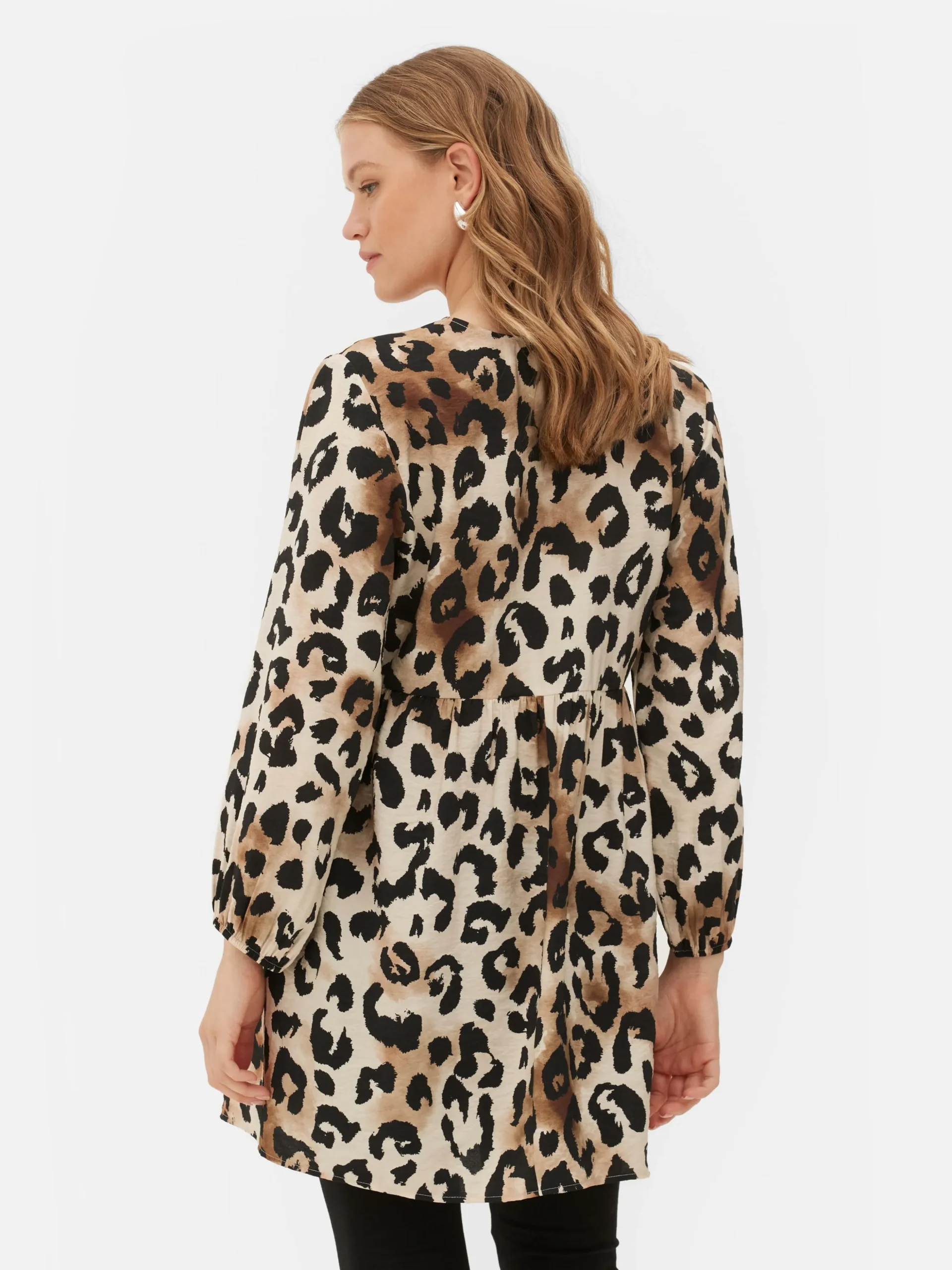 Gesmoktes Minikleid Mit V-Ausschnitt