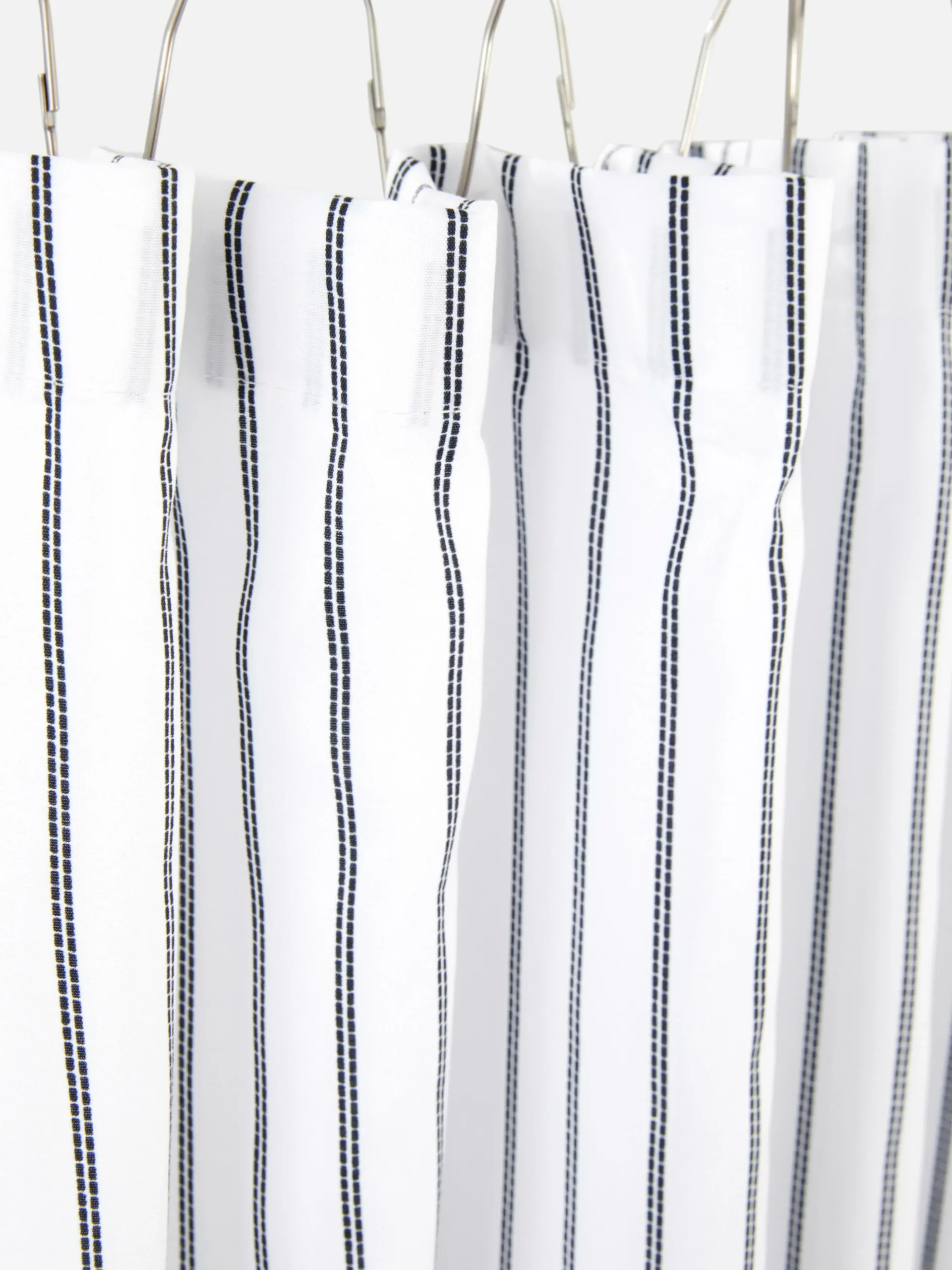 Gestreifter Duschvorhang