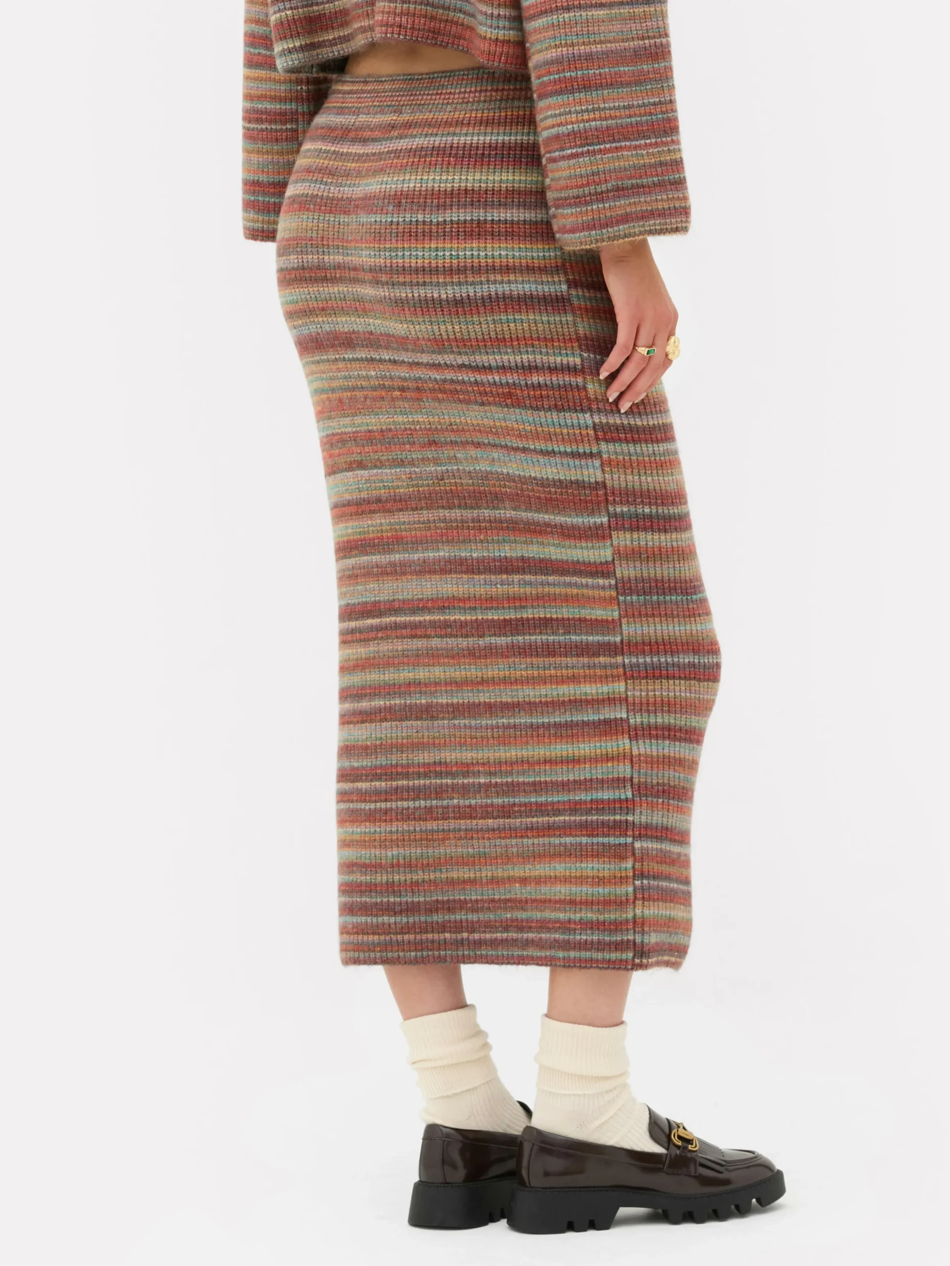 Gestreifter „Rita Ora“ Strick-Midirock Zum Kombinieren