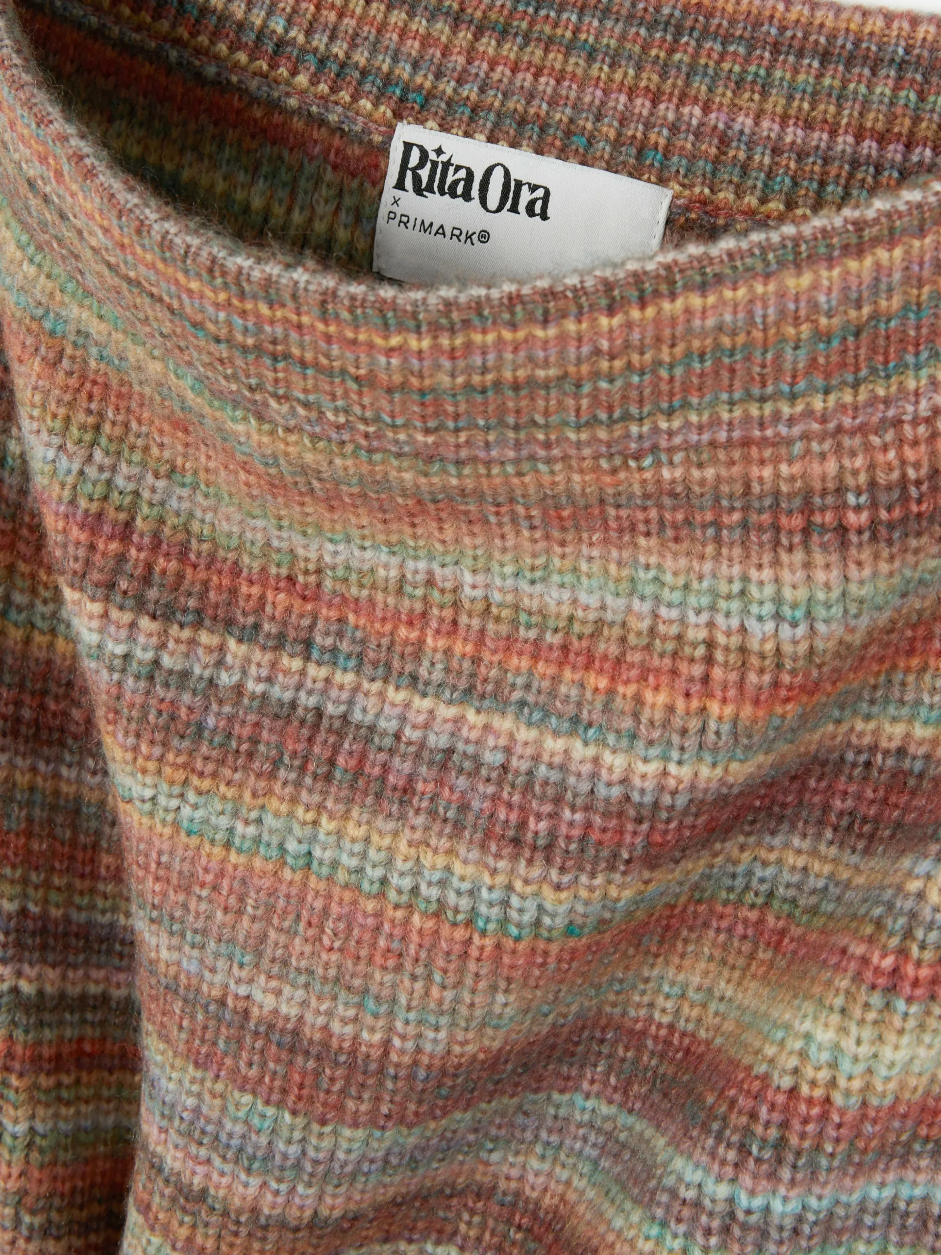 Gestreifter „Rita Ora“ Strick-Midirock Zum Kombinieren