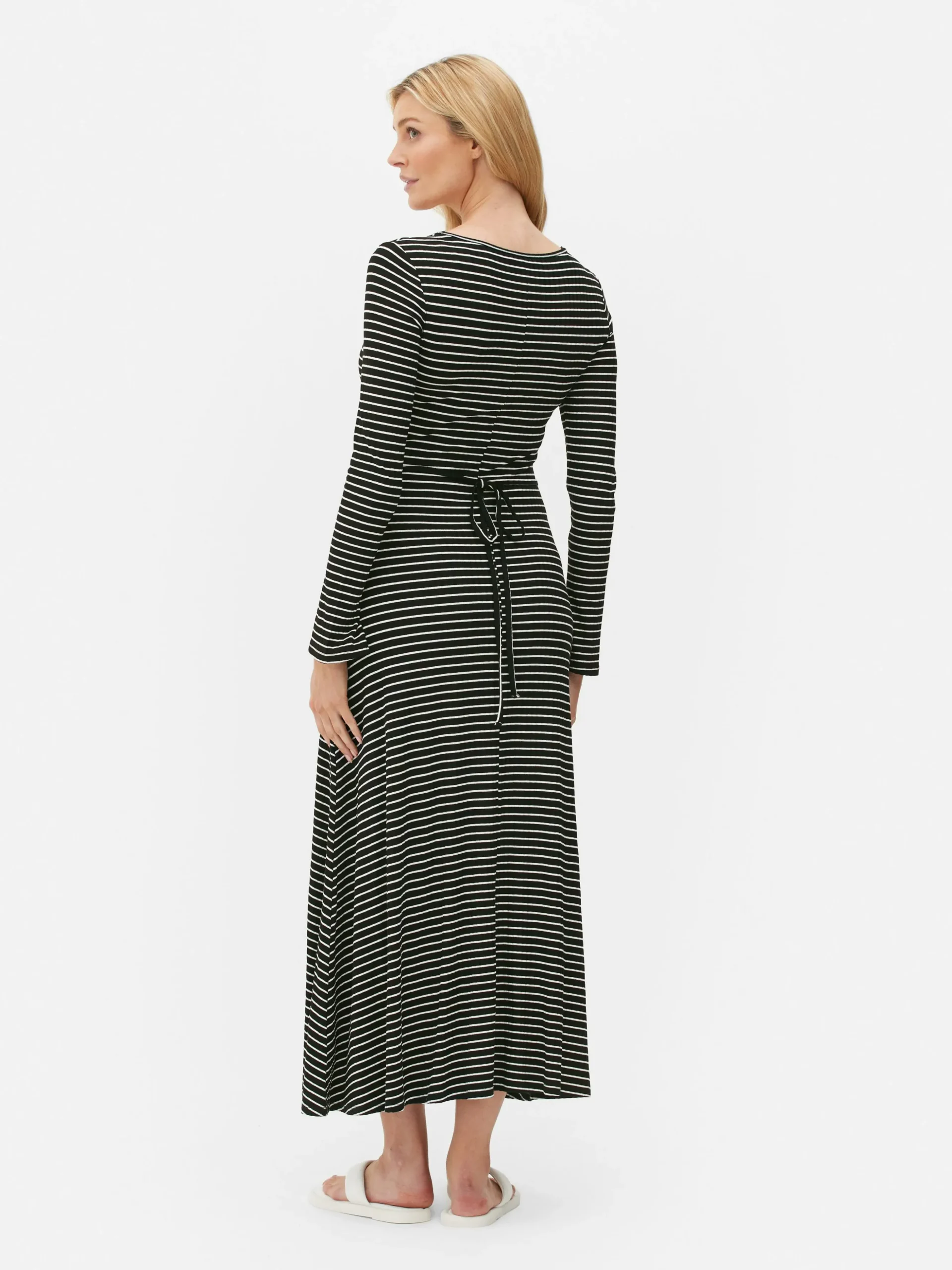 Gestreiftes Umstands-Midikleid Mit V-Ausschnitt