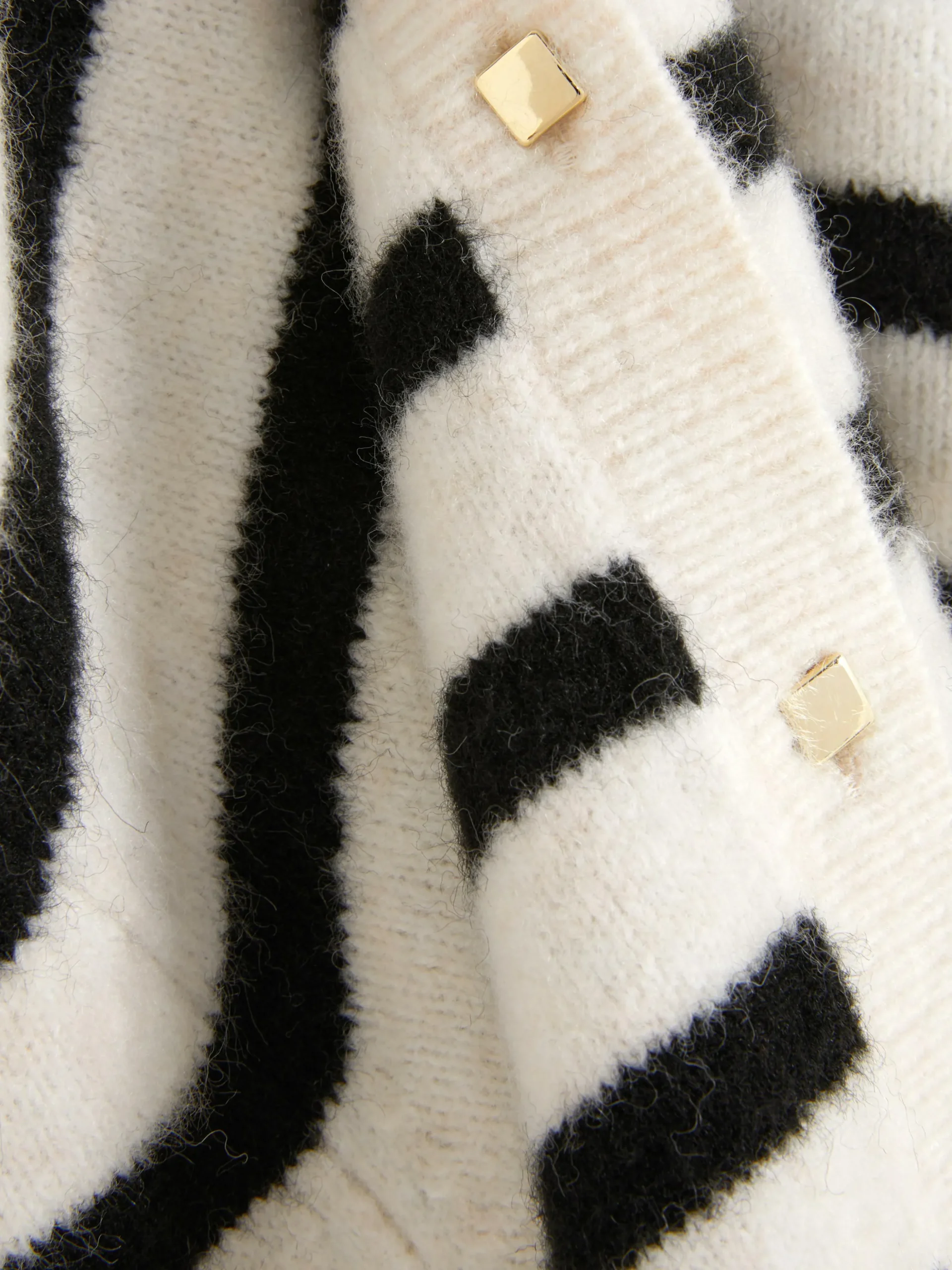 Gestrickter Cardigan Mit Knopfleiste