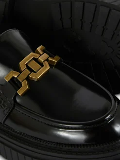 Grobe Loafer Mit Kettendetail