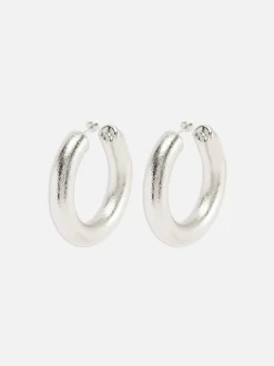 Große Creolen In Metallic-Optik