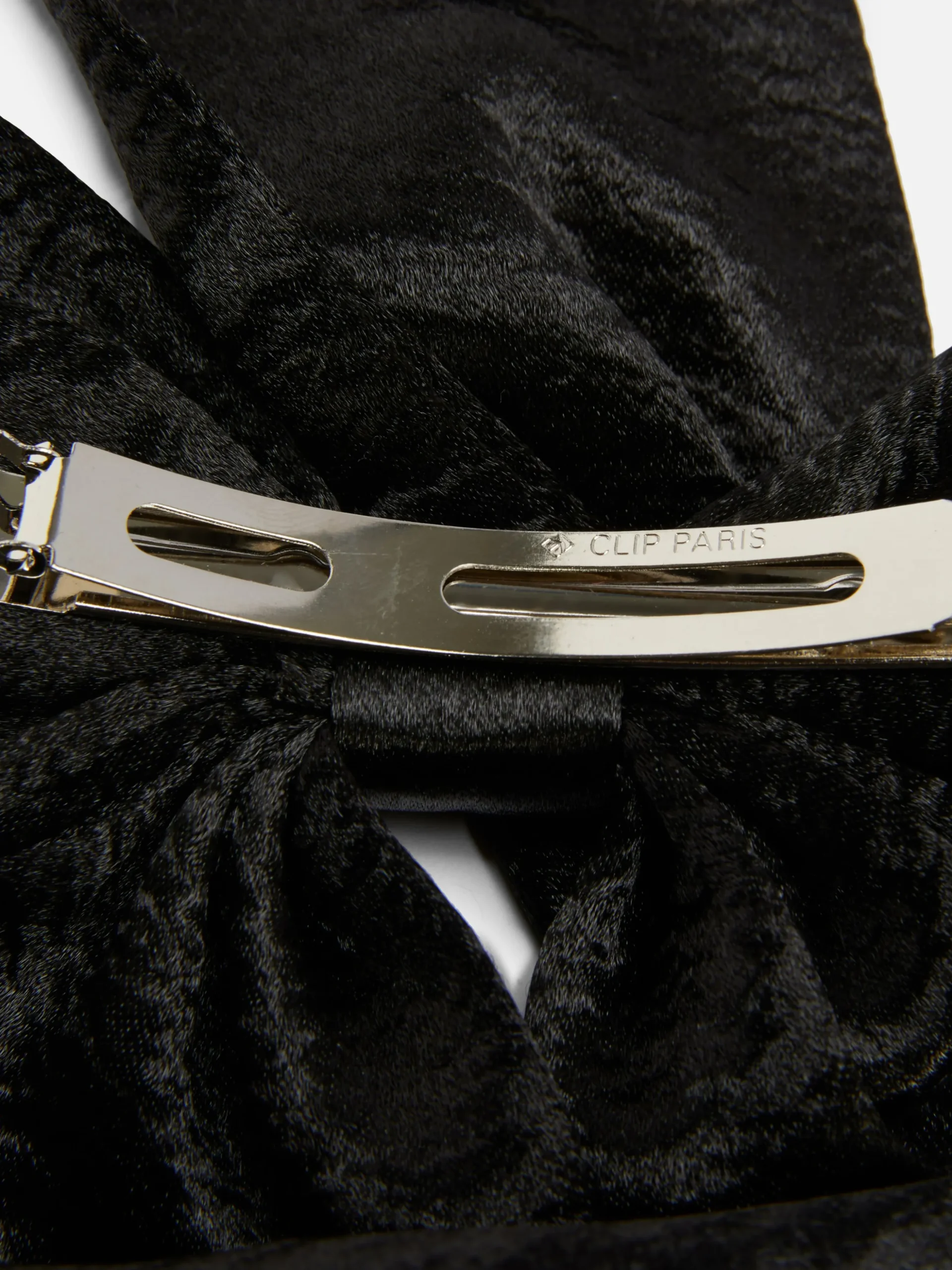 Haarschleife Aus Satin Mit Knittereffekt