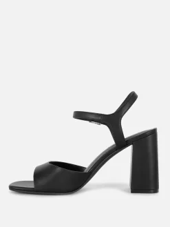 Heels Mit Riemchen In Weiter Passform