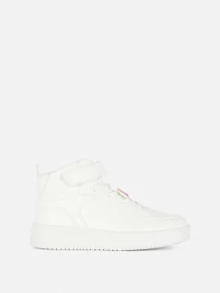 High-Top-Sneaker Mit Regenbogenanhänger