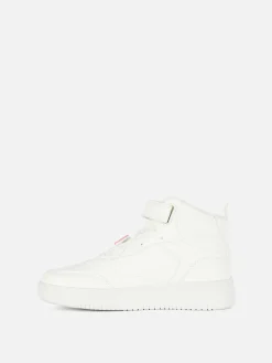 High-Top-Sneaker Mit Regenbogenanhänger