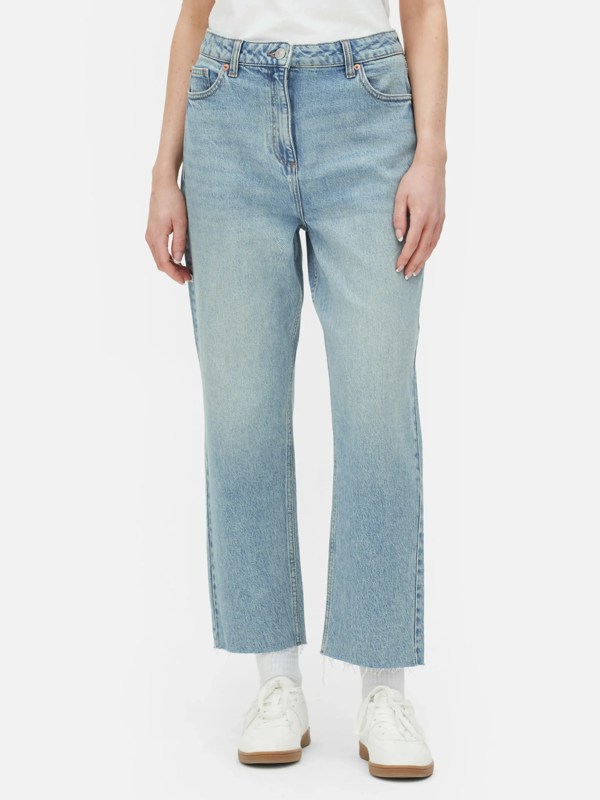 Jeans Mit Verkürztem Saum Und Geradem Bein