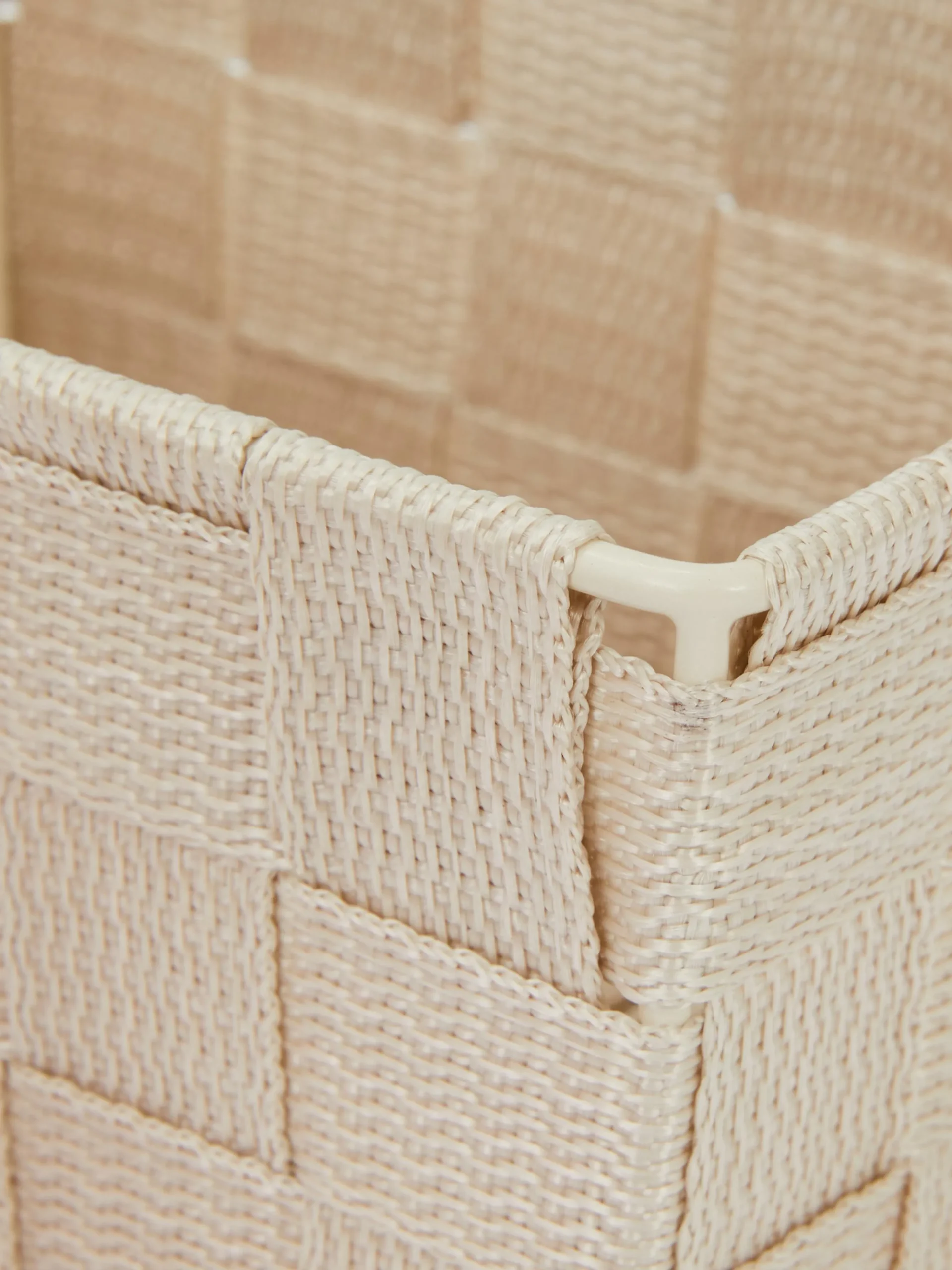 Kleiner, Geflochtener Korb