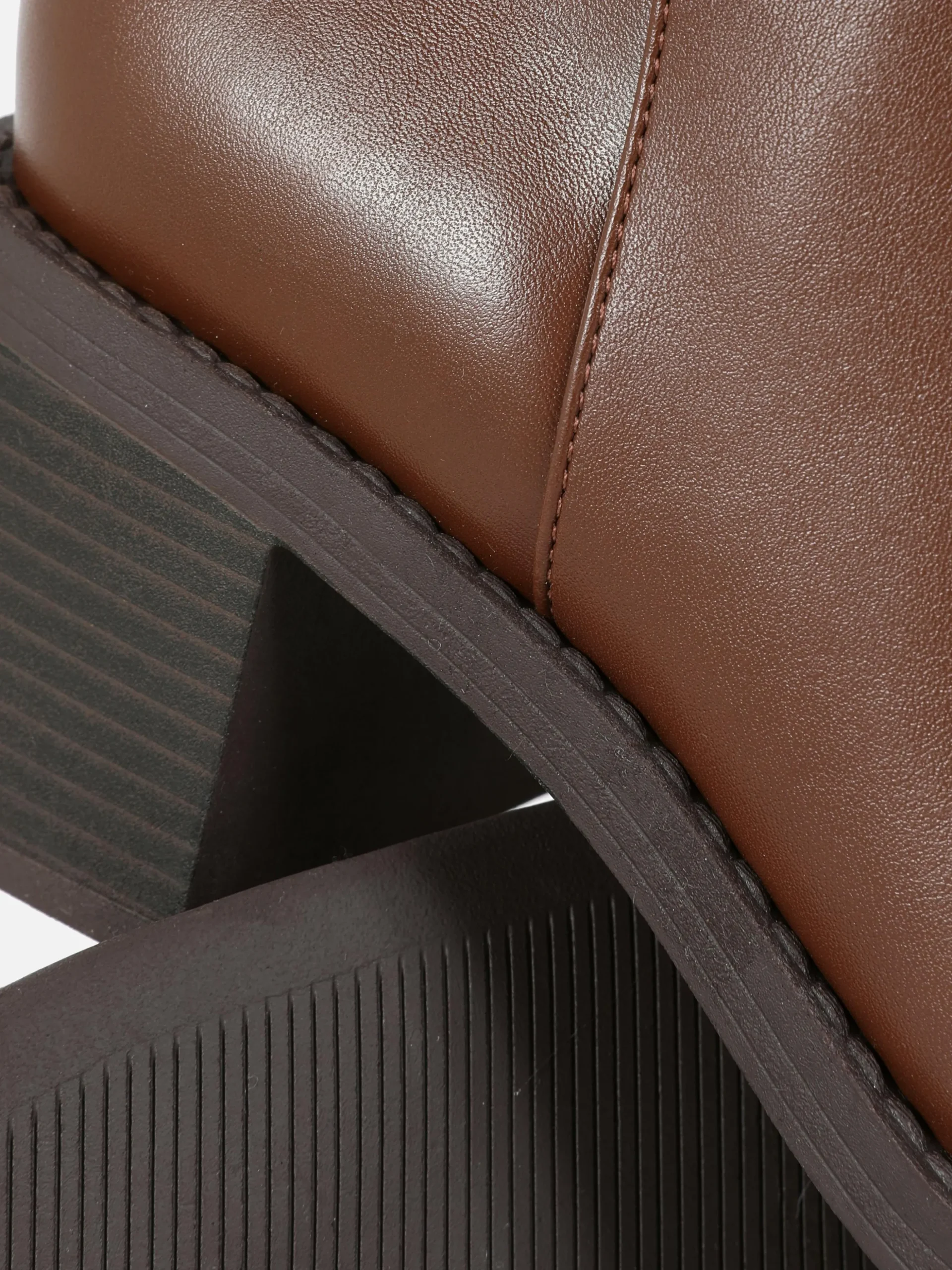 Kniehohe Stiefel Mit Absatz