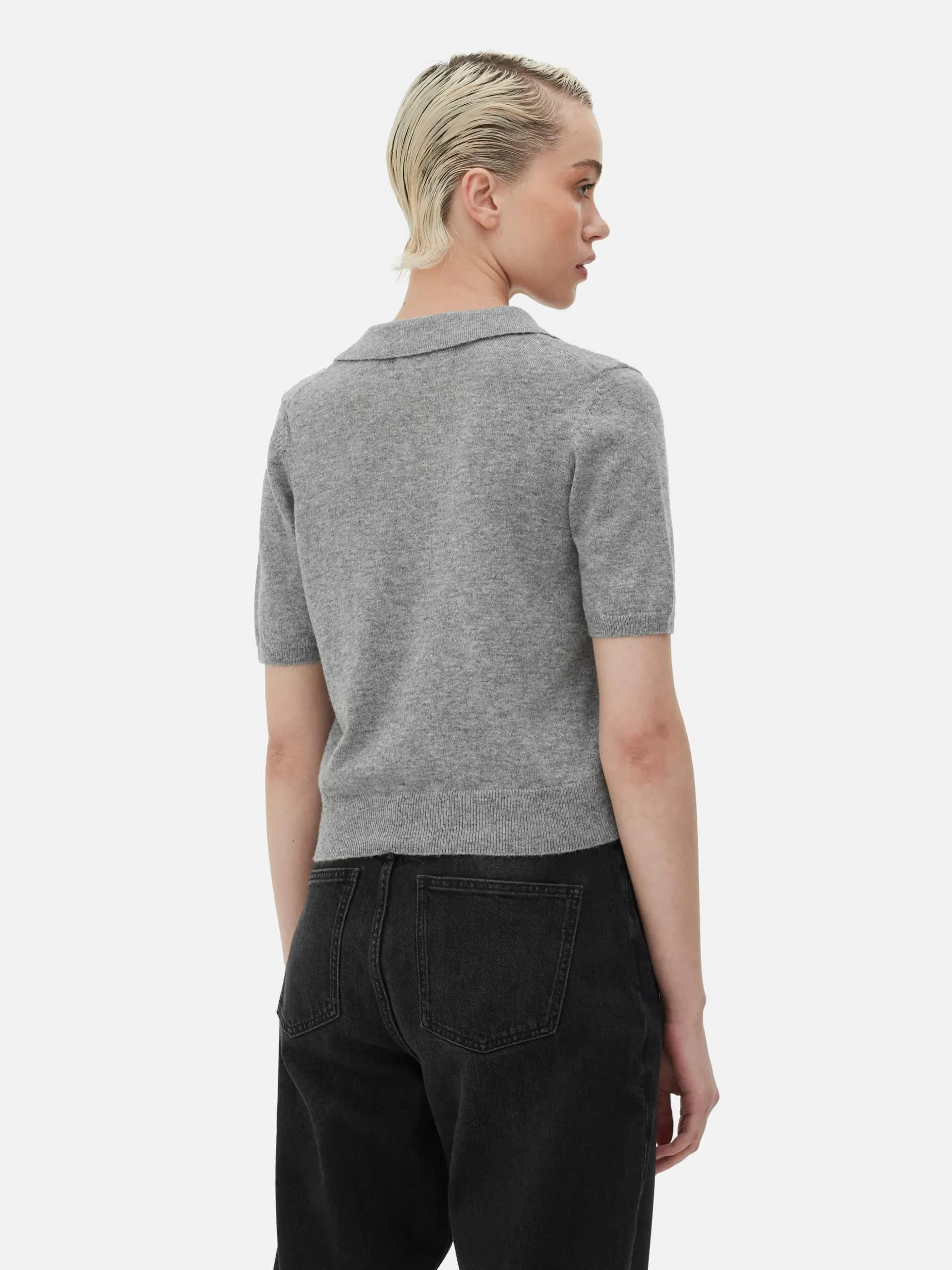 Kurzärmeliges Feinstricktop Mit Kragen