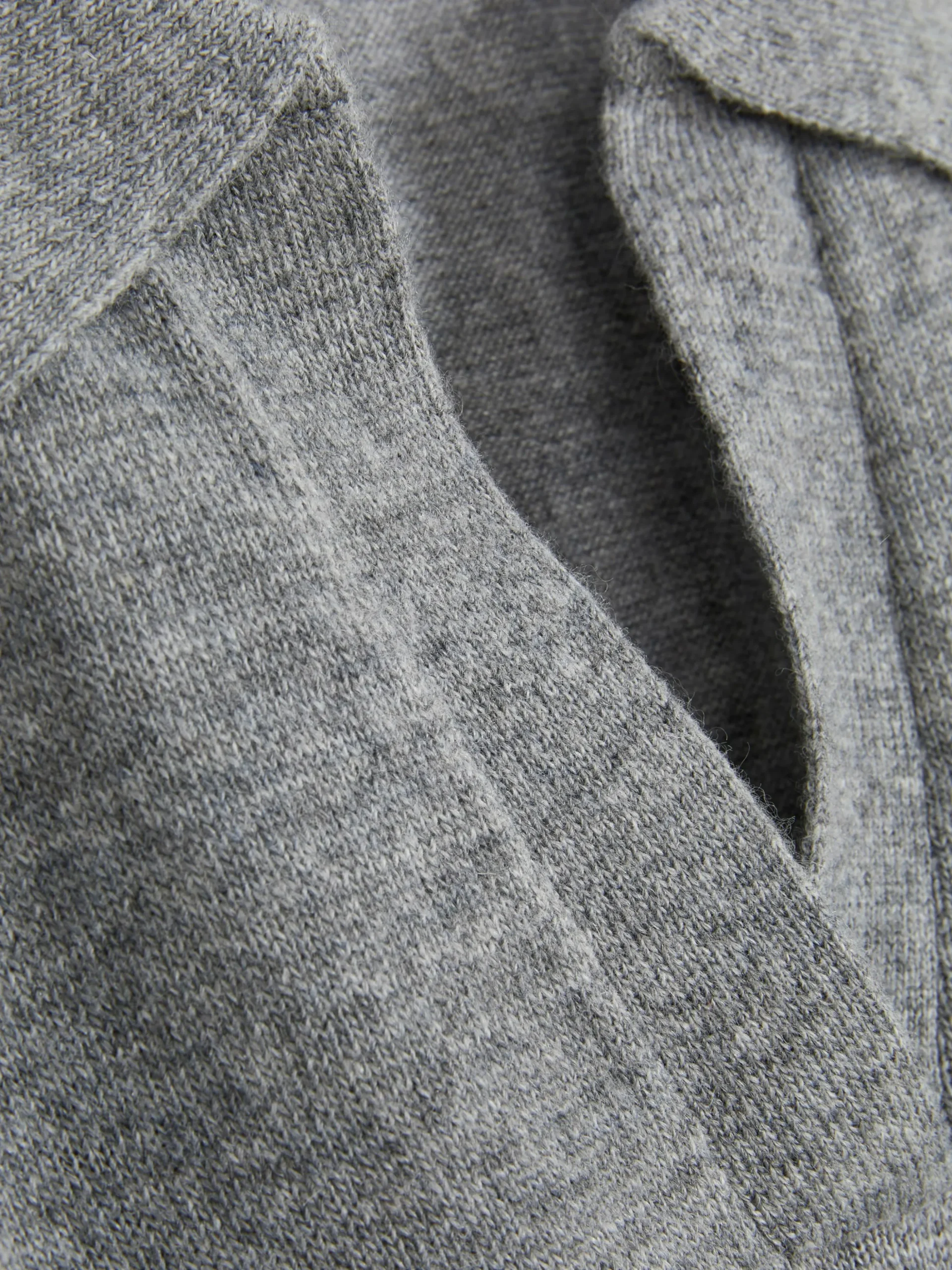 Kurzärmeliges Feinstricktop Mit Kragen