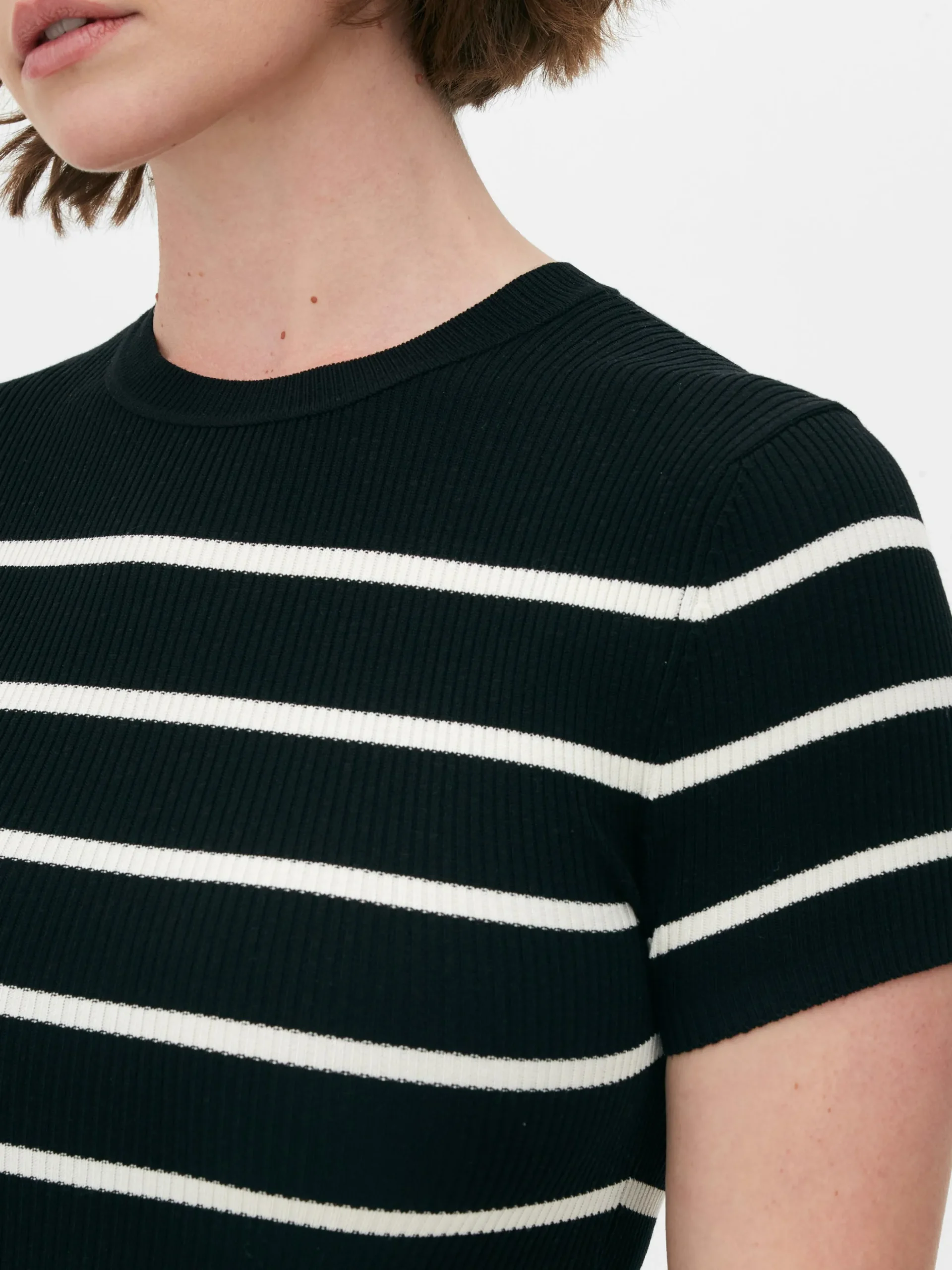 Kurzärmeliges Midi-Pulloverkleid