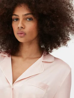 Langer Satin-Schlafanzug