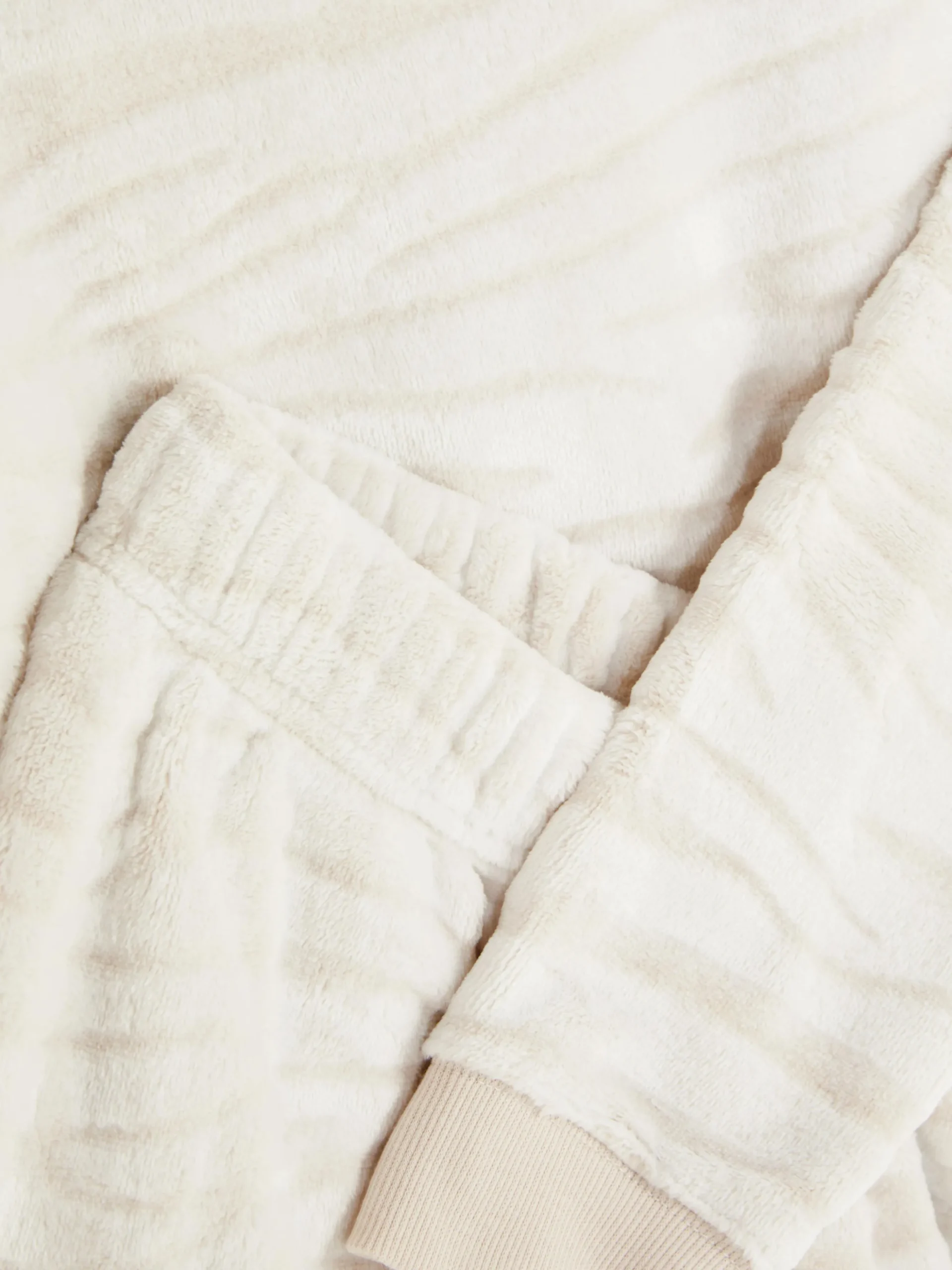 Langärmeliger Fleece-Schlafanzug