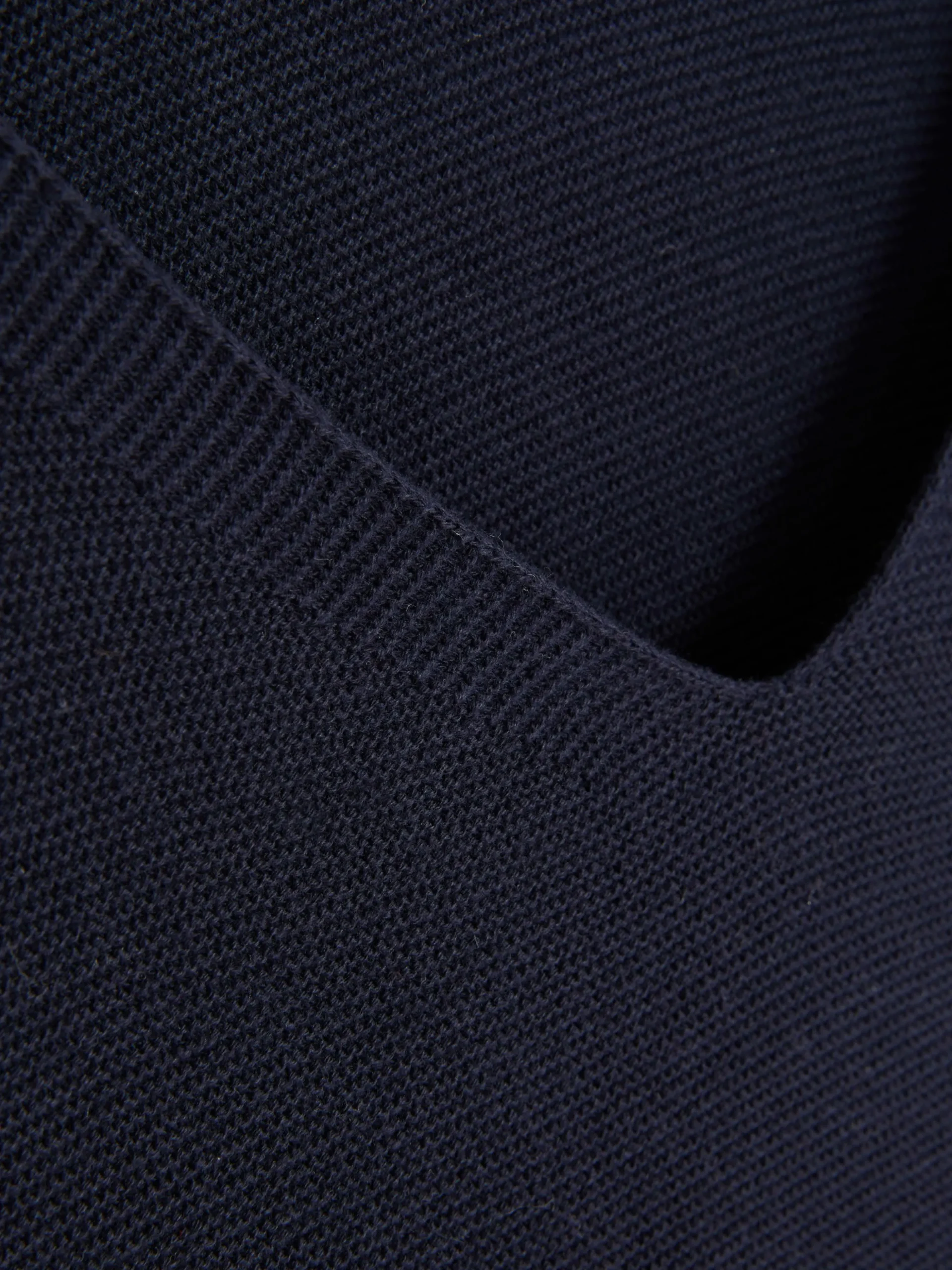 Langärmeliger Pullover Mit U-Boot-Ausschnitt