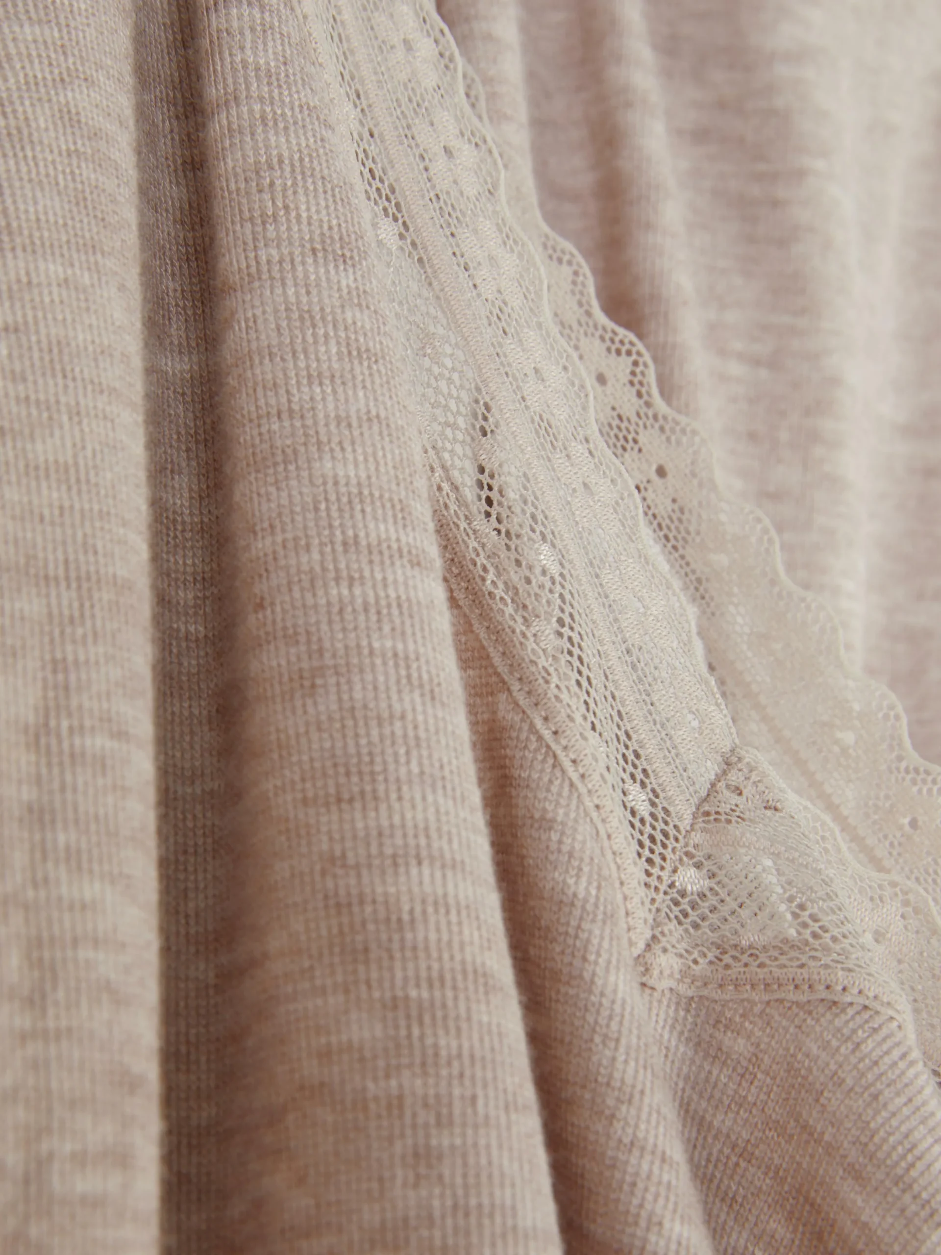 Langärmeliger Schlafanzug Mit Spitzenbesatz