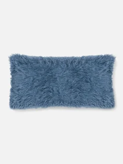 Längliches Kissen Aus Kunstfell