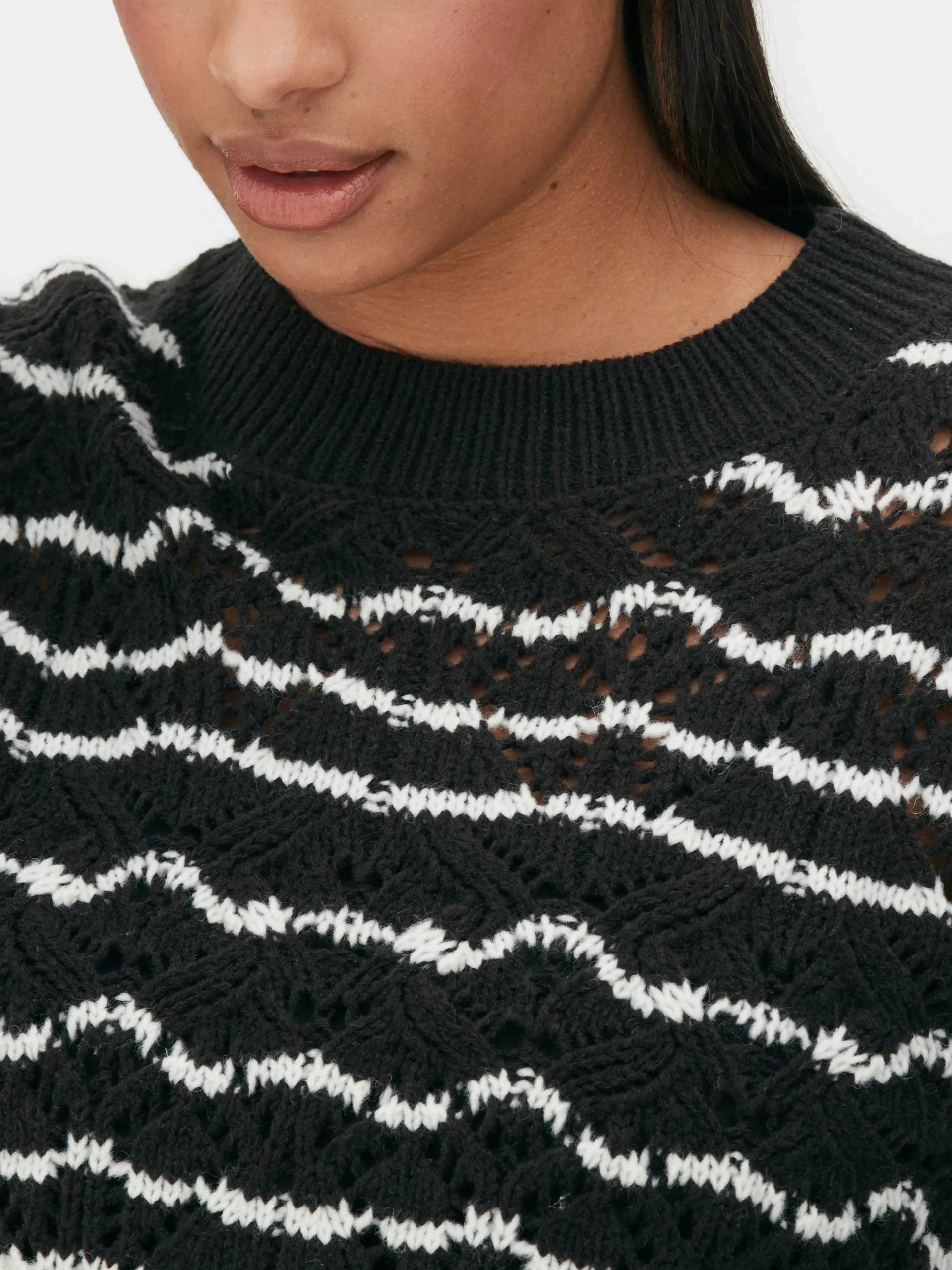 Lochstrickpullover Mit Rundhalsausschnitt