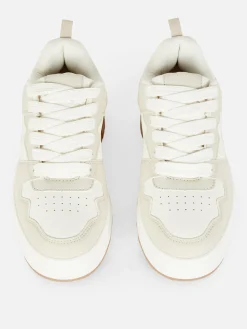 Low-Top-Sneaker Im Skater-Stil