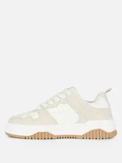 Low-Top-Sneaker Im Skater-Stil