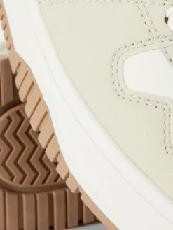 Low-Top-Sneaker Im Skater-Stil