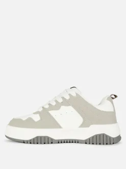 Low-Top-Sneaker Im Skater-Stil