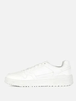 Low-Top-Sneaker Im Skater-Stil