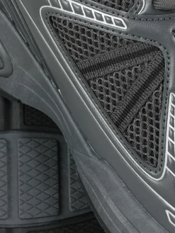 Low-Top-Sportsneaker Mit Einsätzen