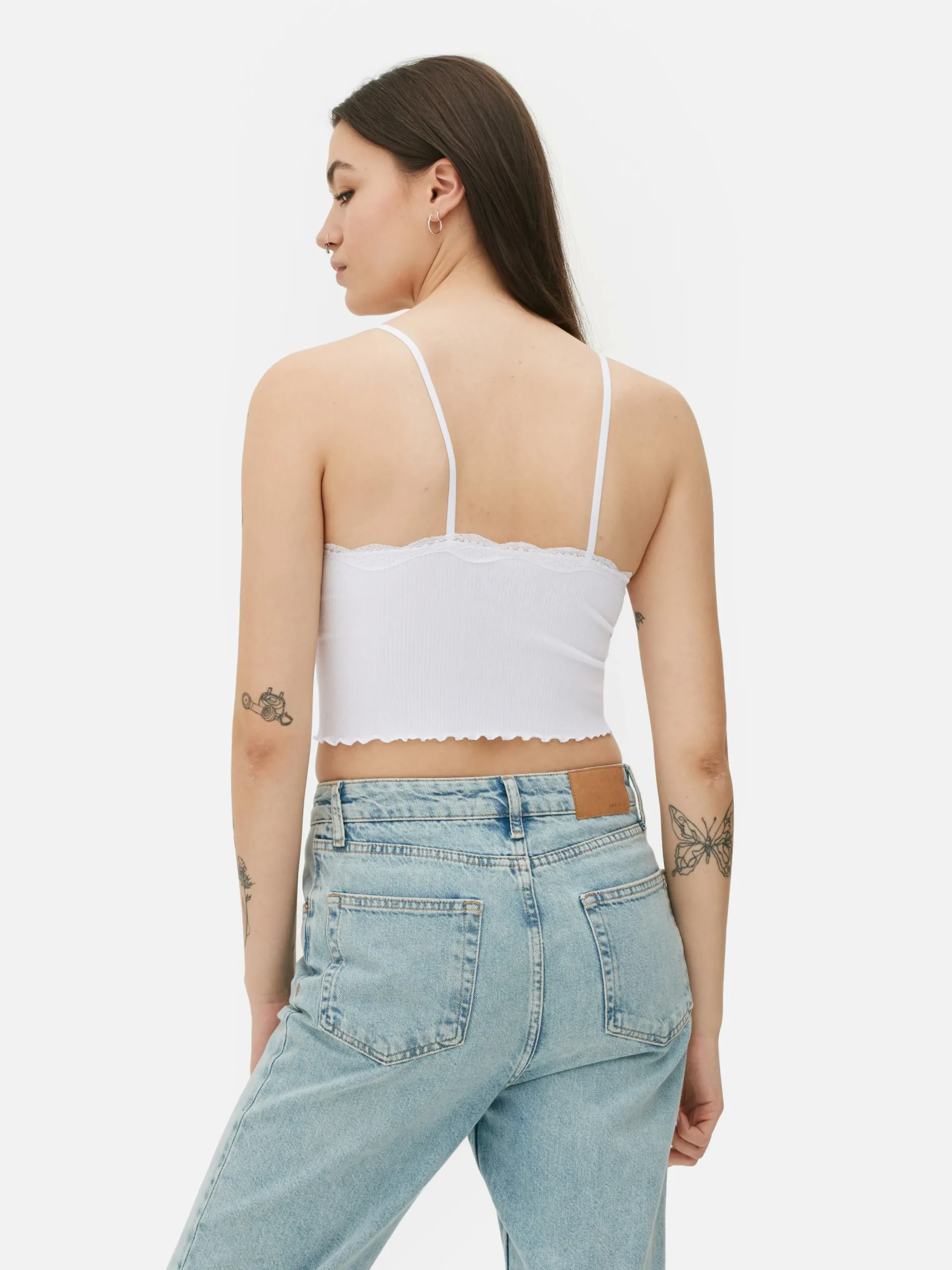 Nahtloses, Kurzes Trägertop Mit Spitzenbesatz