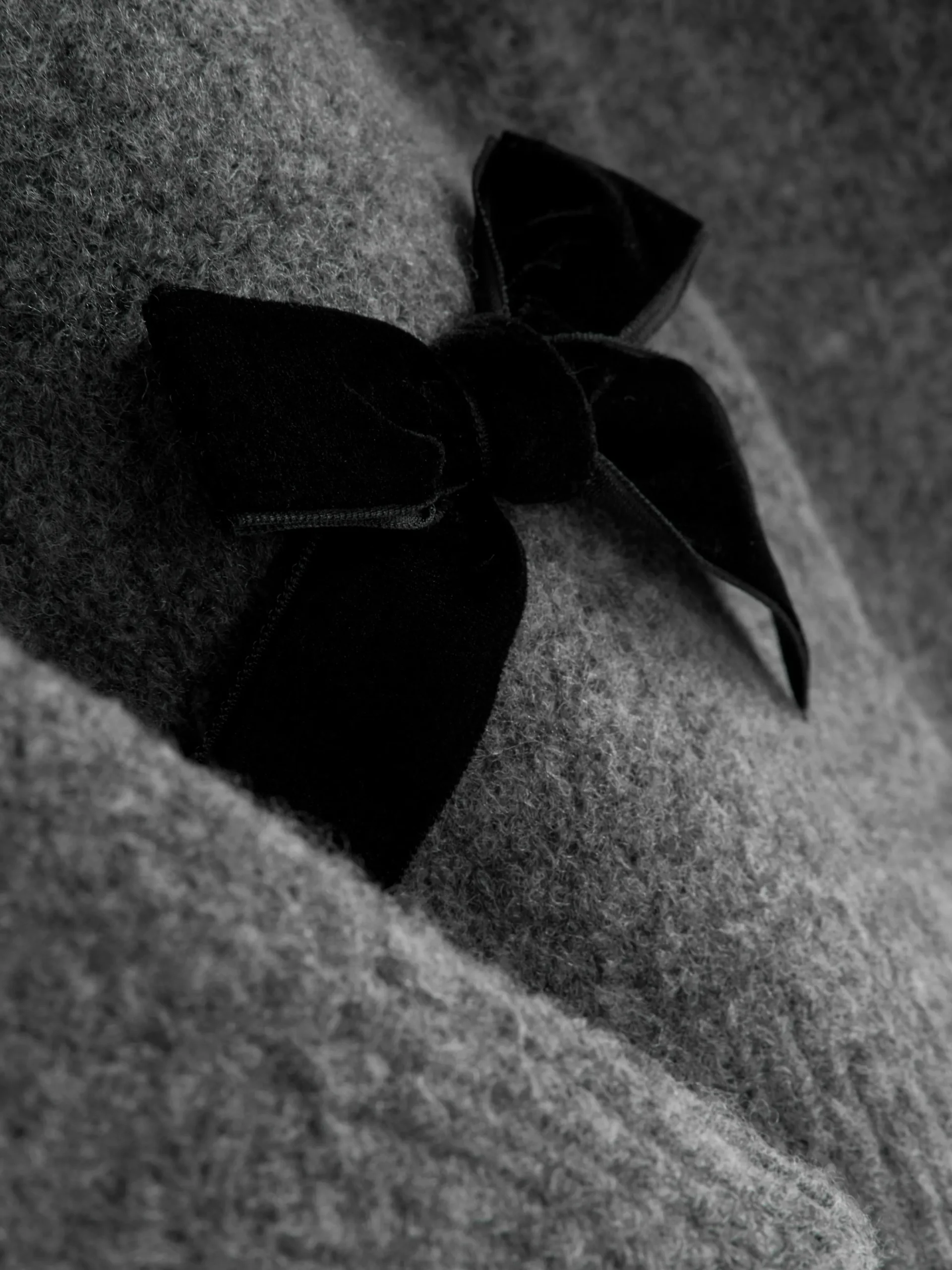 Pullover Aus Samt Mit Schleifenverzierung