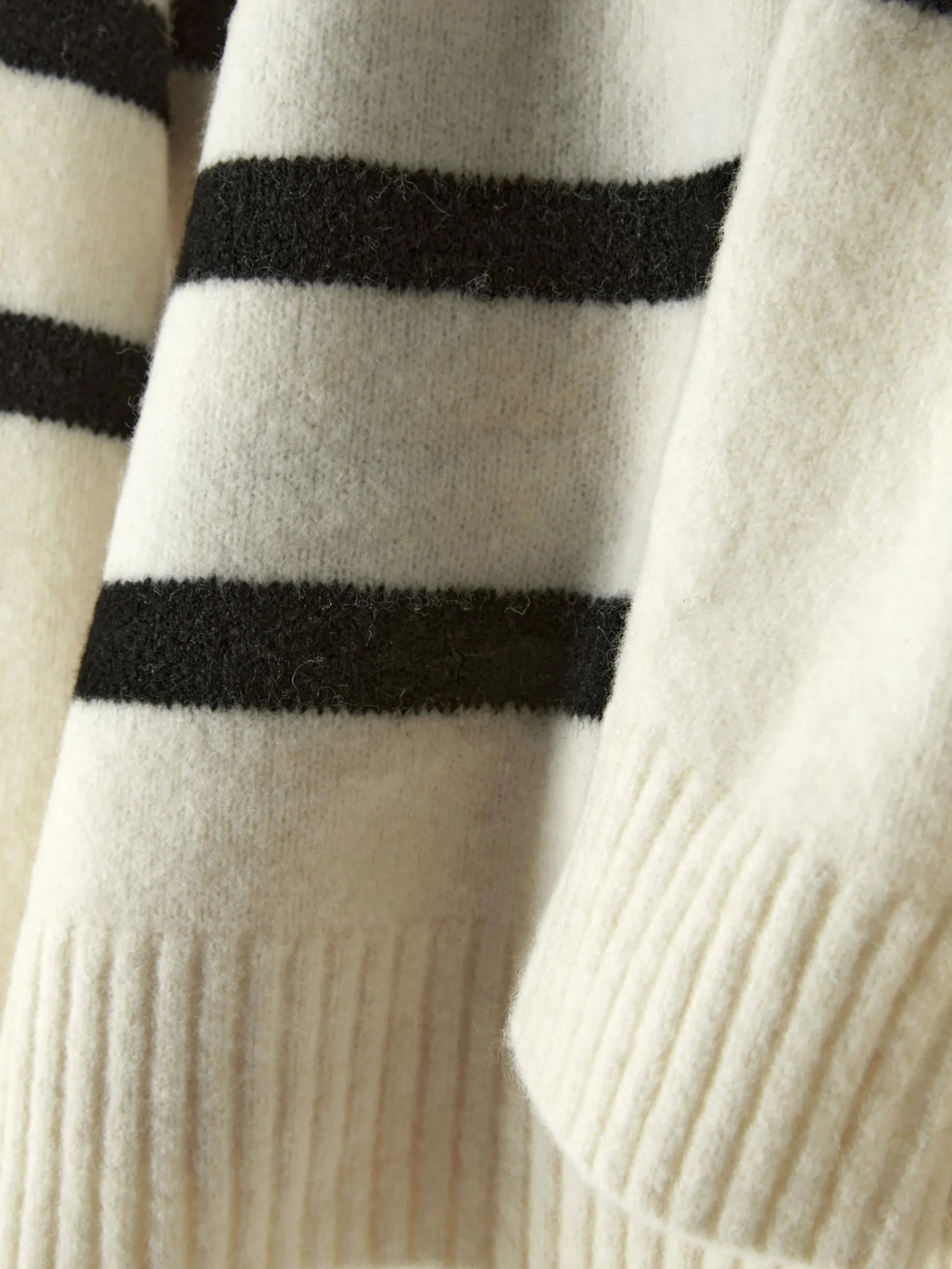 Pullover Mit Polokragen Und Streifen