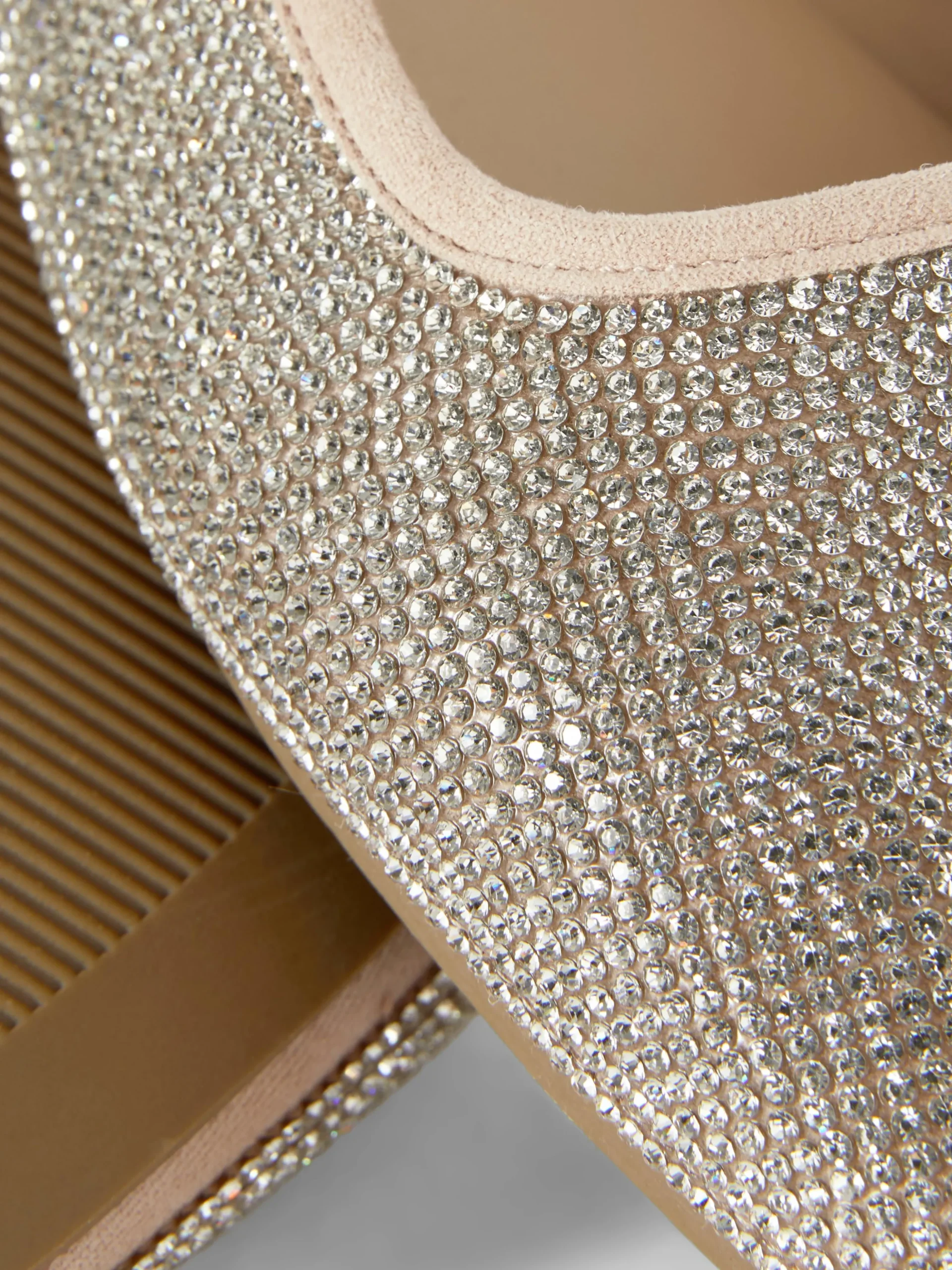 Pumps Mit Eckiger Zehenpartie Und Nieten