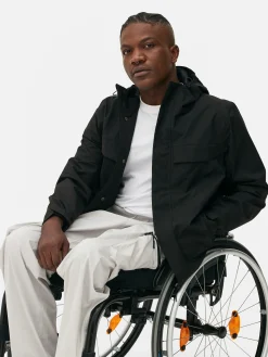 Regenmantel Mit Kapuze Und Durchgehendem Reißverschluss