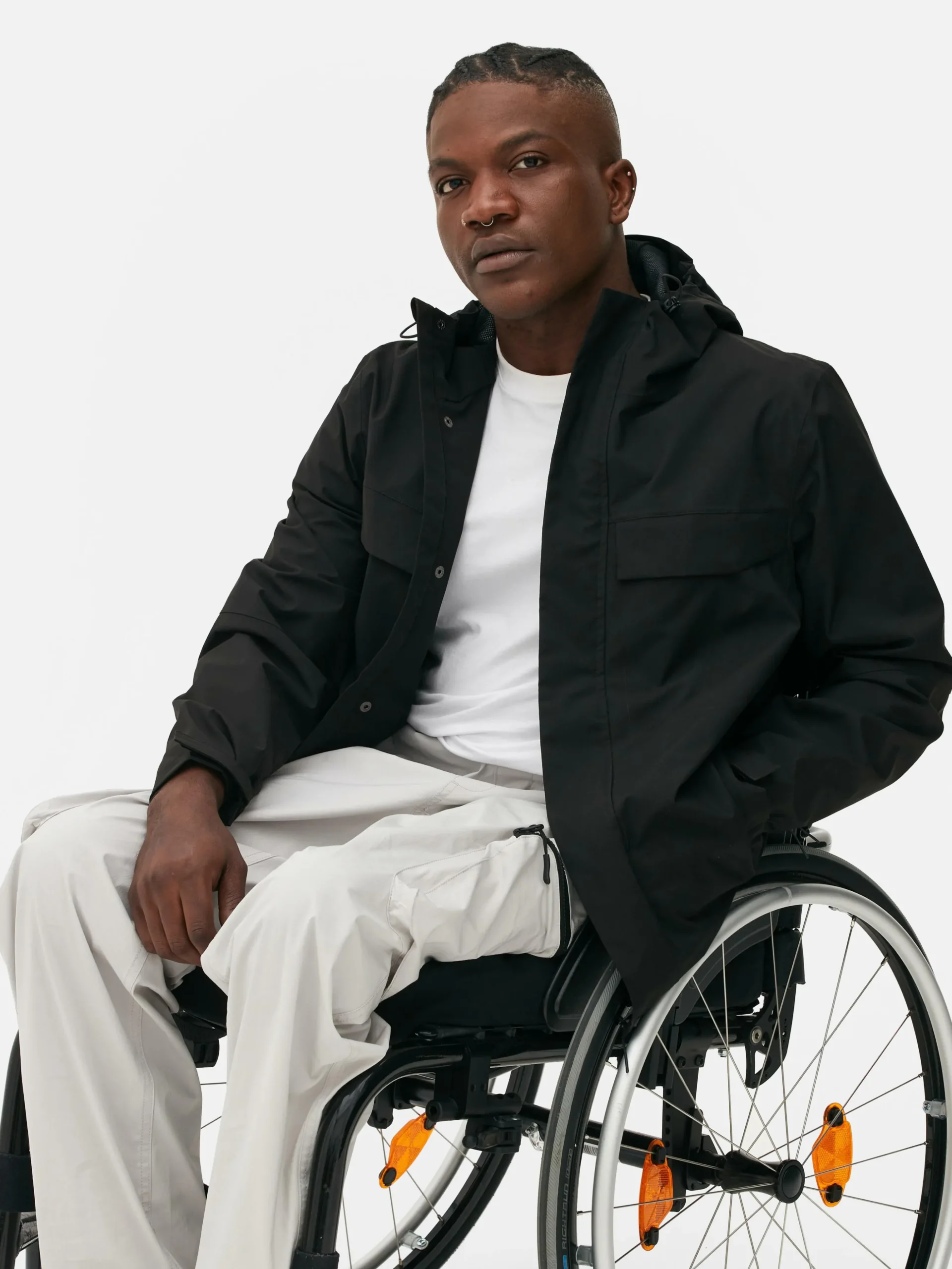 Regenmantel Mit Kapuze Und Durchgehendem Reißverschluss