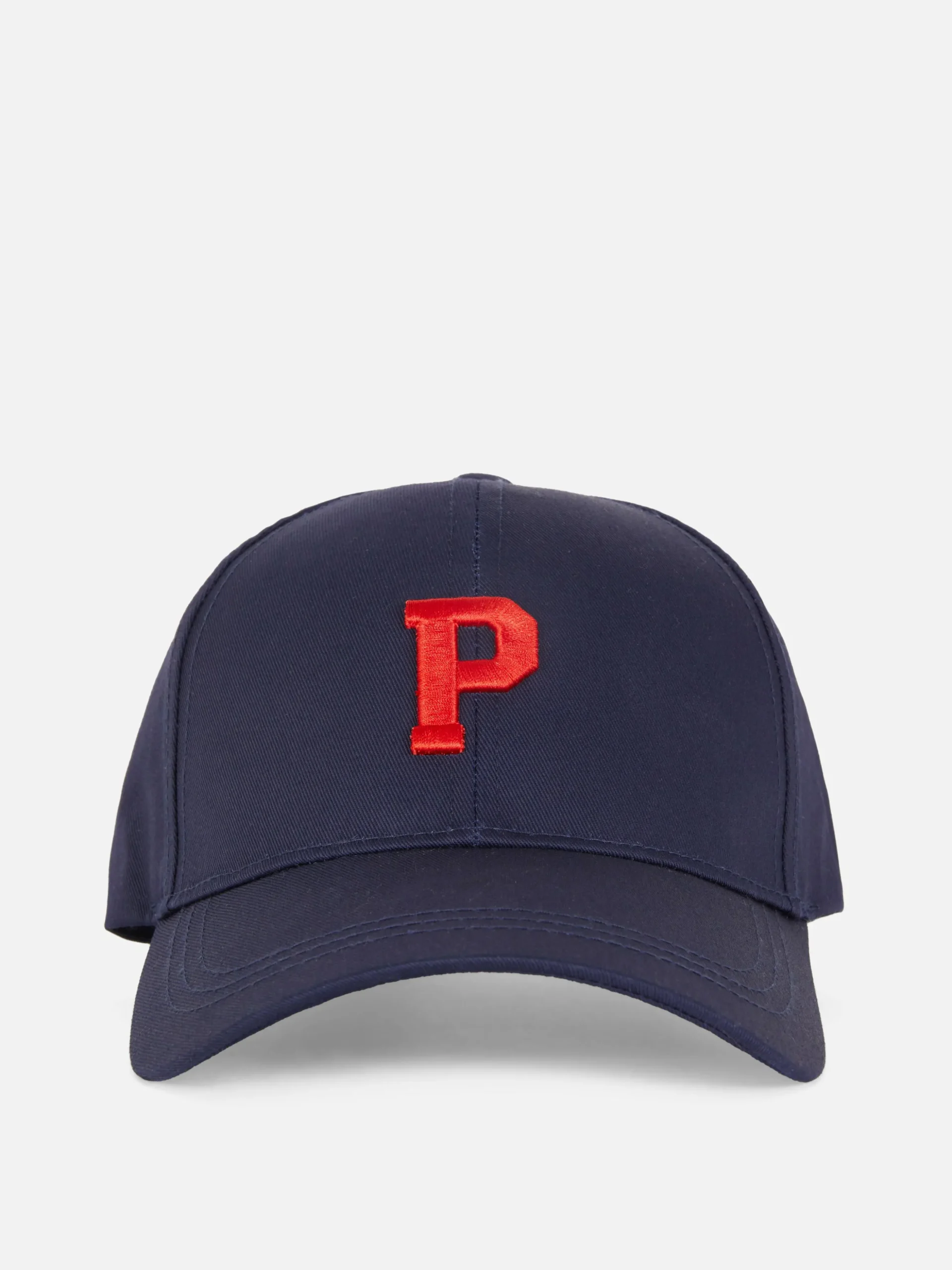 „Rita Ora“ Kappe Mit Aufgestickter Initiale