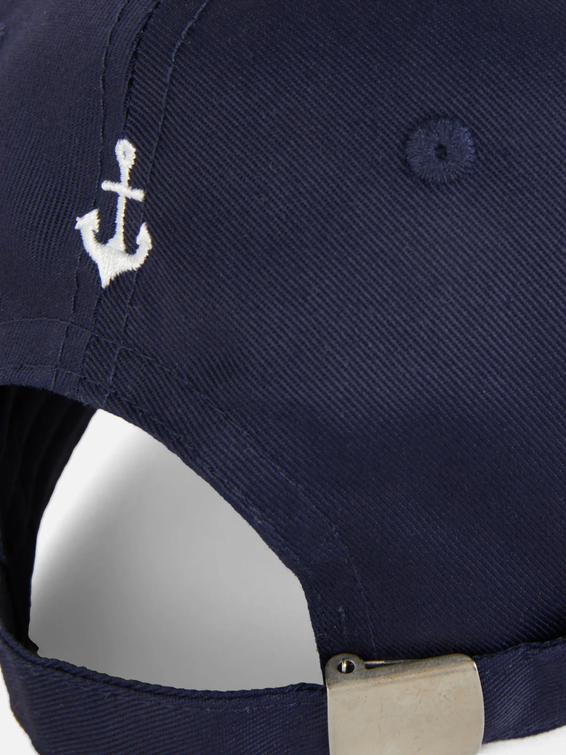 „Rita Ora“ Kappe Mit Aufgestickter Initiale