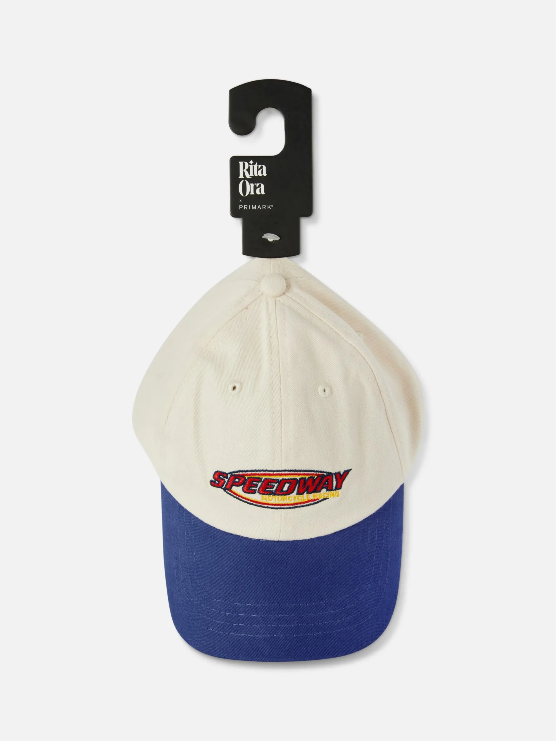 „Rita Ora“ Kappe Mit Slogan